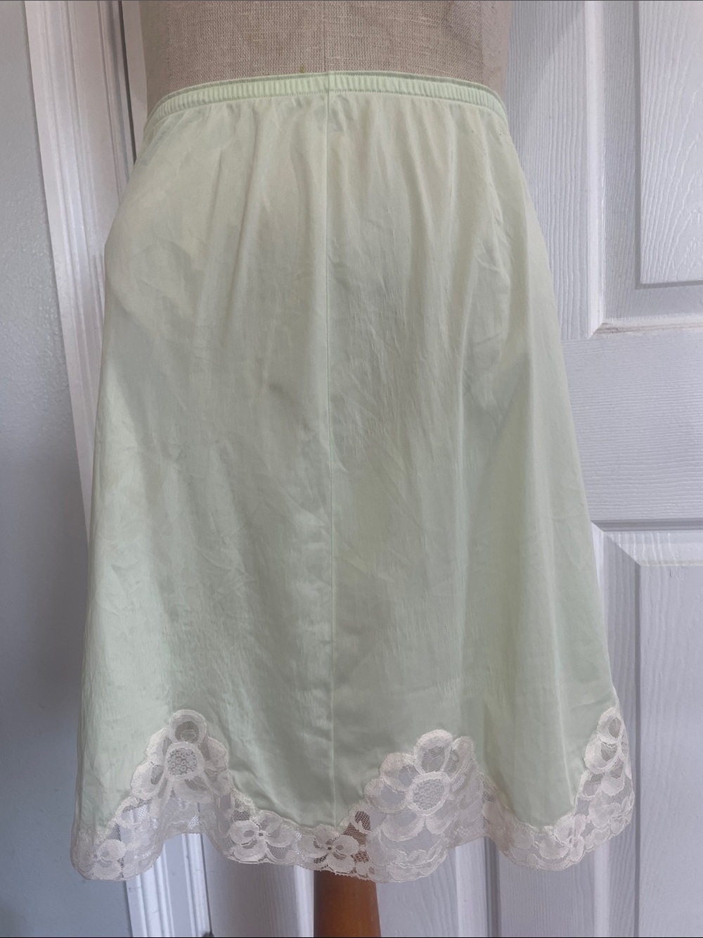 Vintage Kayser half slip green skirt 100% nylon lace women’s size S